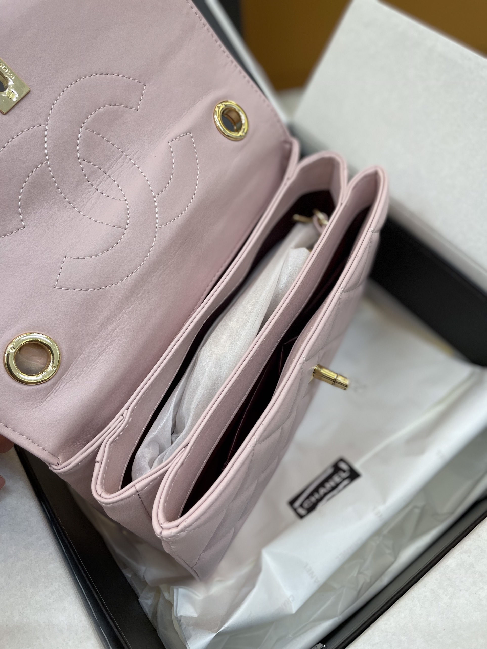 Túi Xách Chanel Trendy Super Logo Plate Màu Trắng Size 26cm